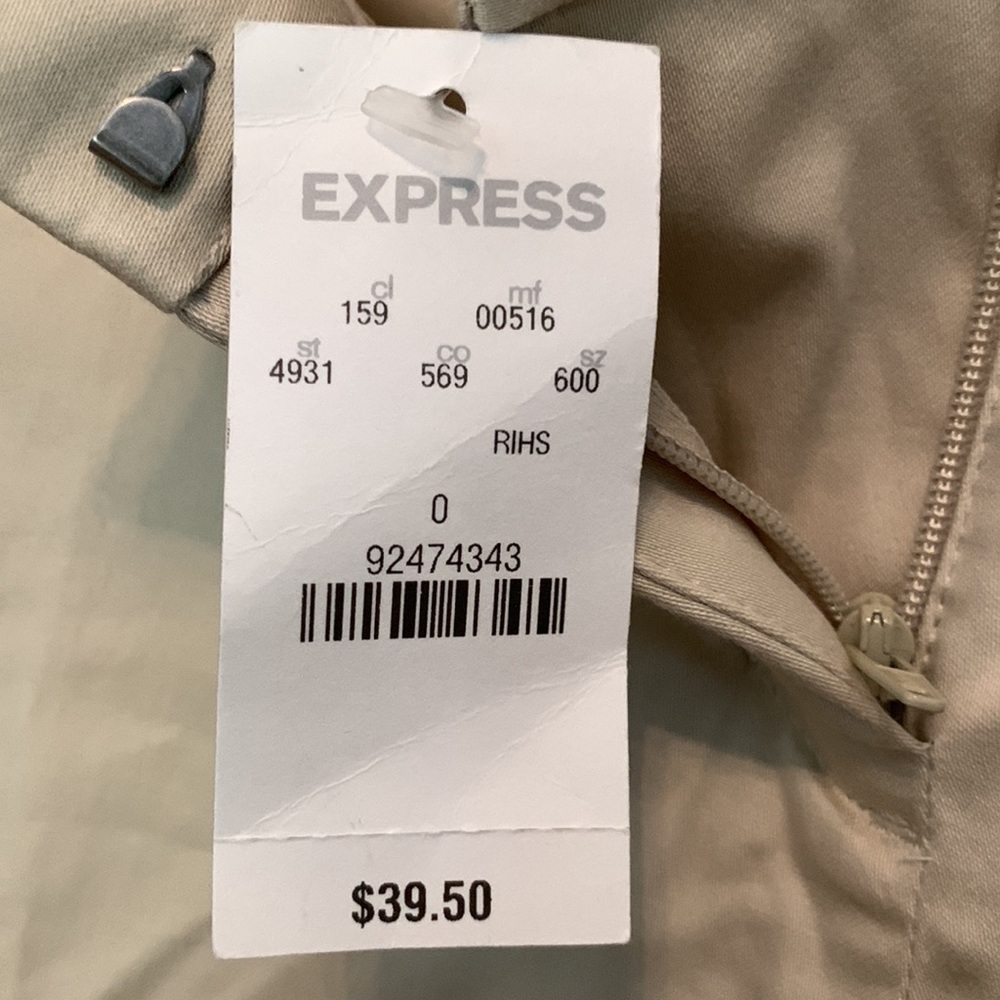 Editor City Short - Express NWT Khaki Bermuda Shorts size 0 - Picture 3 of 5